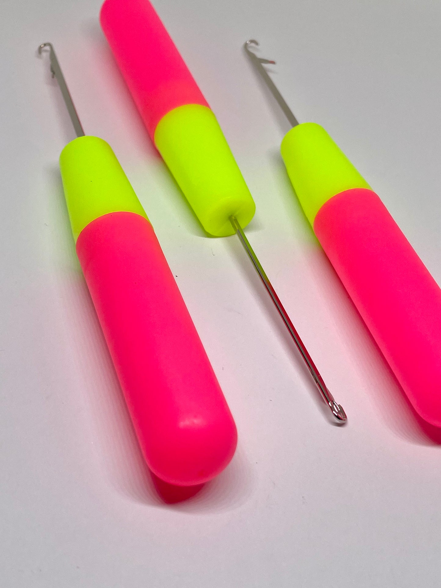 Crochet Fluo à Locks – Prise Confortable & Manipulation Facile